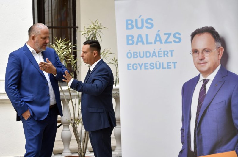 Őrsi Gergely, L&aacute;ng Zsolt &eacute;s az &oacute;budai Fidesz-eln&ouml;k letart&oacute;ztat&aacute;s&aacute;t is kezdem&eacute;nyezte az &uuml;gy&eacute;szs&eacute;g a p&aacute;rtokon &aacute;t&iacute;velő korrupci&oacute;s &uuml;gyben