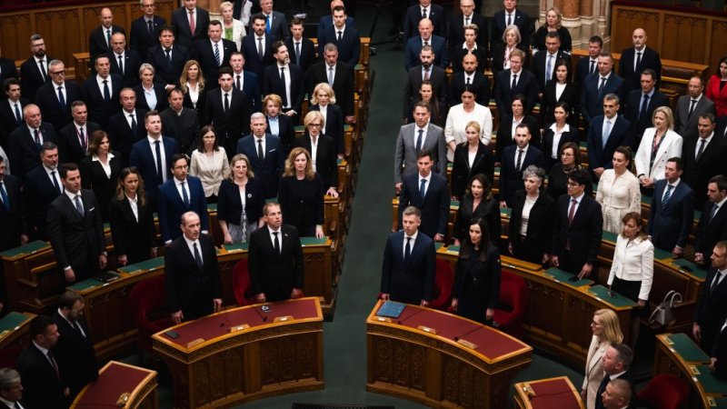 Parlament: Magyar Pétert Rákosihoz hasonlították