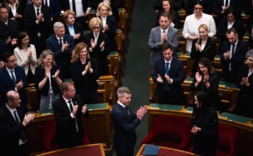 Újabb törvényjavaslatok: betiltják a gyűlöletkeltő plakátokat, megszüntetik a Szuverenitásvédelmi Hivatalt, rendezik az államosított józsefvárosi lakások ügyét
